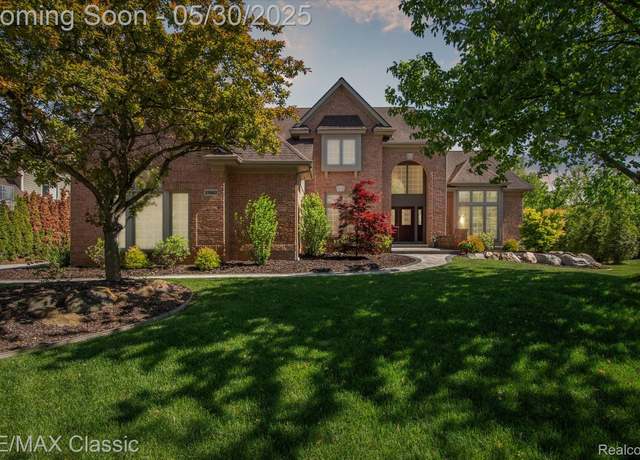 Property at 21982 York Mills Cir, Novi, MI 48374, 4 beds, 4.5 baths