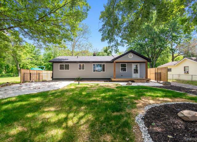 Property at 3166 Highland Blvd, Highland, MI 48356, 3 beds, 2 baths