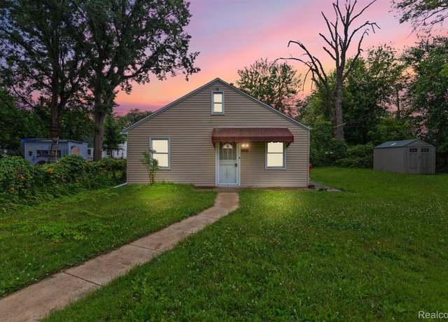 Property at 14734 Collinson Ave, Eastpointe, MI 48021, 2 beds, 1 bath