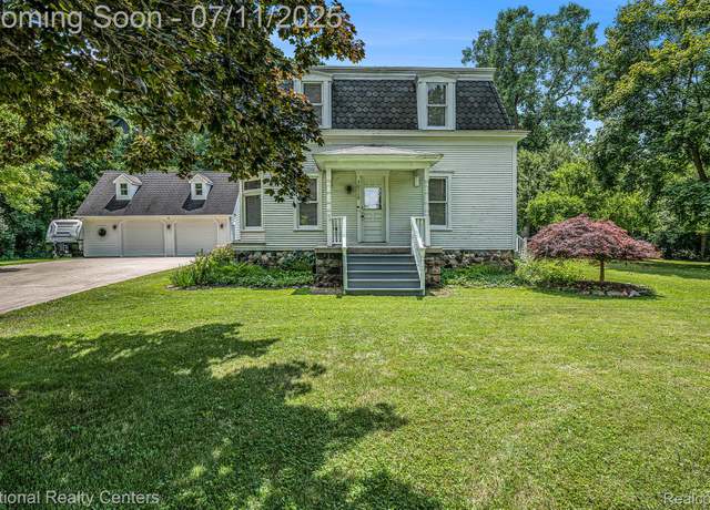 Property at 30318 Glenmuer St, Farmington Hills, MI 48334, 4 beds, 3 baths