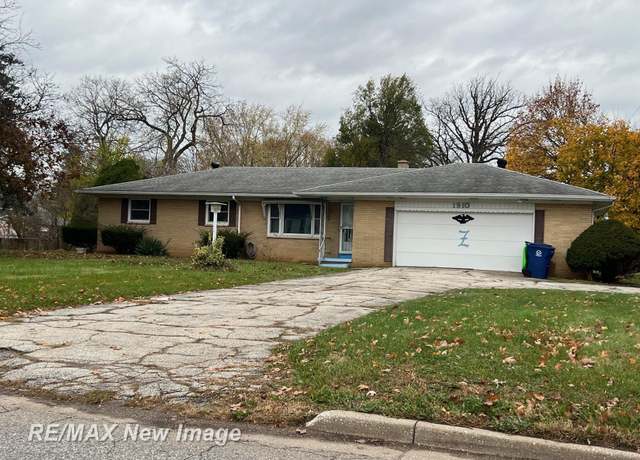 Property at 1910 Weiss St, Saginaw, MI 48602, 3 beds, 1.5 baths