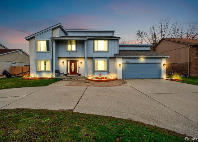 Property at 7260 Silver Leaf Ln, West Bloomfield, MI 48322, 4 beds, 3 baths