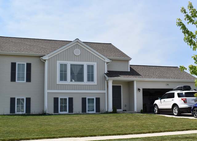 Property at 4616 Quaker Hill Ct, Kentwood, MI 49512, 4 beds, 2.5 baths