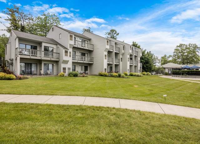 Property at 5584 Creeks Xing, Williamsburg, MI 49690, 1 bed, 1 bath