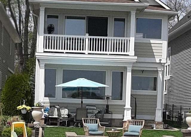 Property at 2011 W Lake Dr, Novi, MI 48377, 3 beds, 2.5 baths