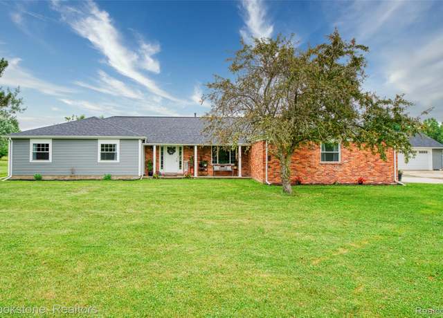 Property at 6245 Ray Rd, Swartz Creek, MI 48473, 4 beds, 2.5 baths