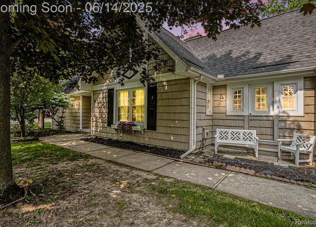 Property at 9818 Burning Tree Dr, Grand Blanc, MI 48439, 5 beds, 3 baths