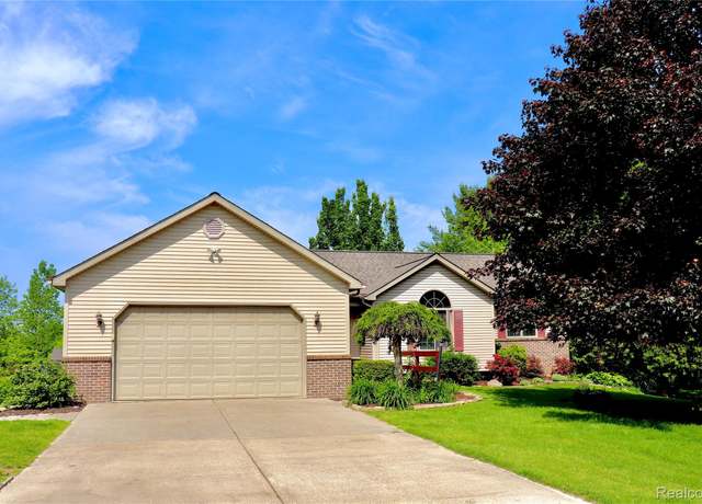 Property at 1149 Highview Dr, Lapeer, MI 48446, 4 beds, 2.5 baths