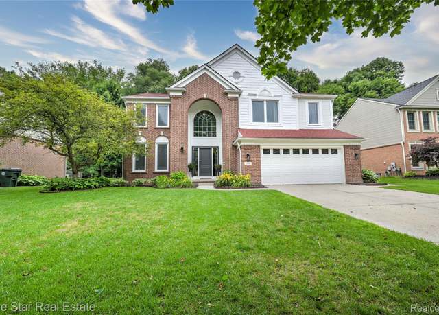 Property at 2656 Aubrey Dr, Lake Orion, MI 48360, 4 beds, 2.5 baths