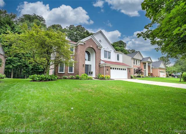 Property at 2656 Aubrey Dr, Lake Orion, MI 48360, 4 beds, 2.5 baths