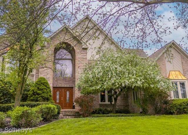 Property at 11775 Hunters Creek Dr, Plymouth, MI 48170, 4 beds, 4.5 baths