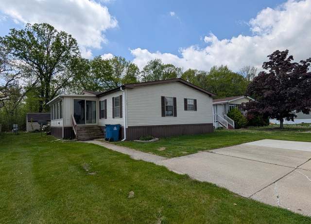 Property at 11 Fox Hound Ct, Grand Blanc, MI 48439, 3 beds, 2 baths