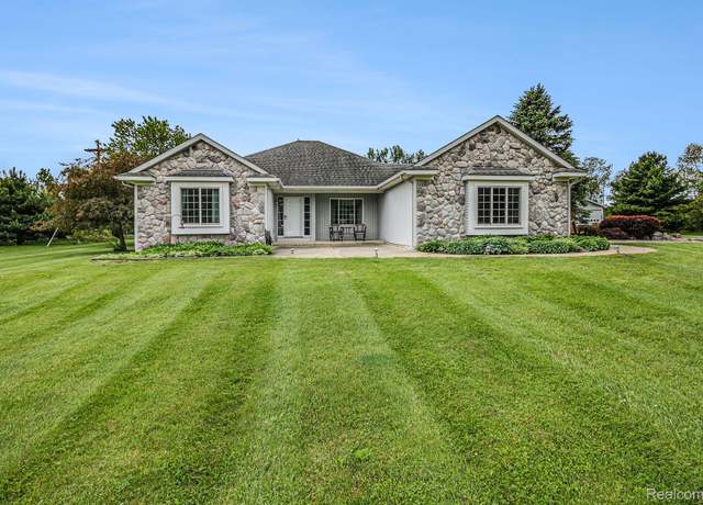 Property at 6268 Hazard Rd, Fenton, MI 48430, 3 beds, 2 baths