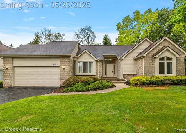 Property at 5412 Fairway Ct, West Bloomfield, MI 48323, 2 beds, 3 baths