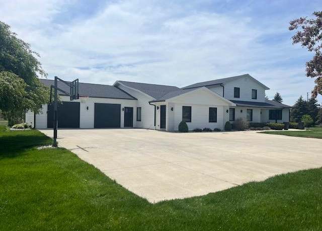 Property at 9750 Warnick Rd, Frankenmuth, MI 48734, 4 beds, 3.5 baths