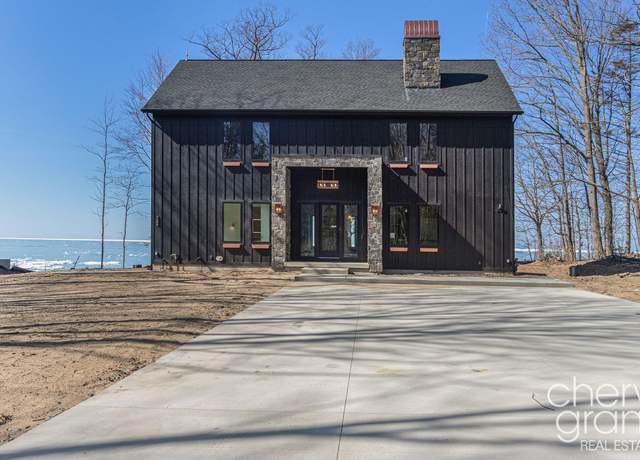 Property at 2578 Lakeshore Dr, Fennville, MI 49408, 3 beds, 3.5 baths
