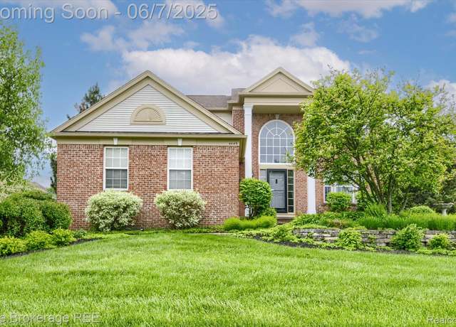 Property at 4449 Brighton Dr, Grand Blanc, MI 48439, 4 beds, 2.5 baths