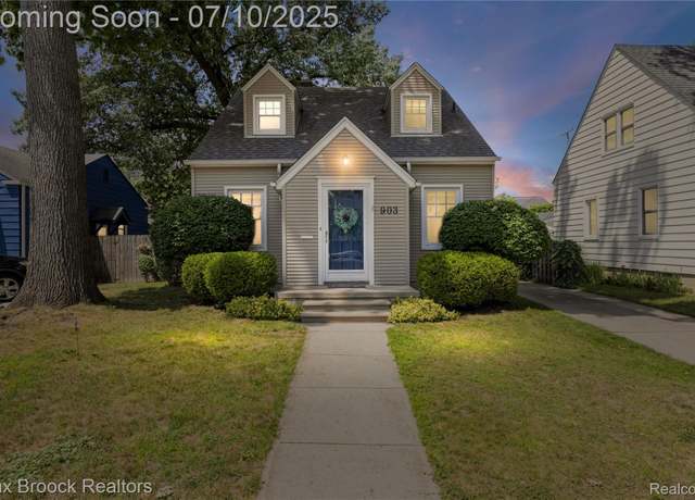 Property at 903 Oakridge Ave, Royal Oak, MI 48067, 4 beds, 1.5 baths
