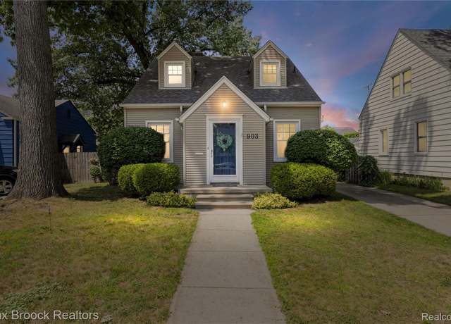 Property at 903 Oakridge Ave, Royal Oak, MI 48067, 4 beds, 1.5 baths