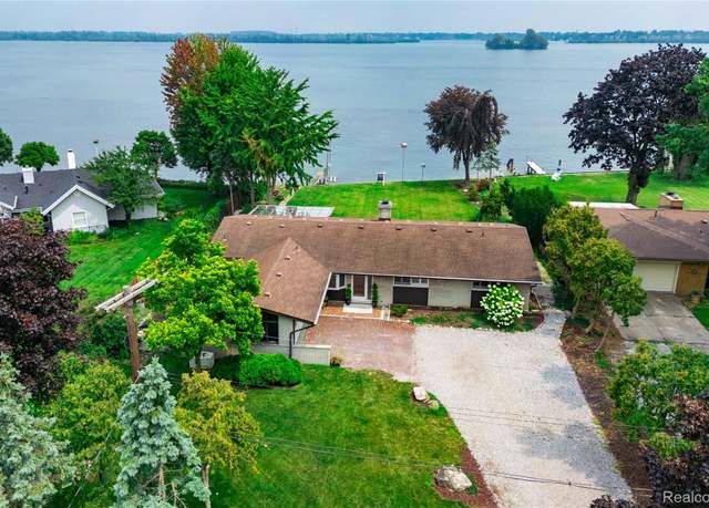Property at 27607 Elba Dr, Grosse Ile Township, MI 48138, 4 beds, 3 baths