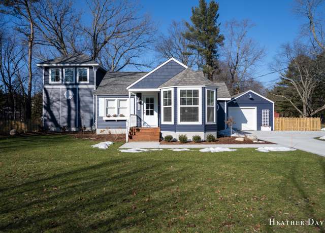 Property at 1883 W Lakewood Blvd, Holland, MI 49424, 2 beds, 2 baths