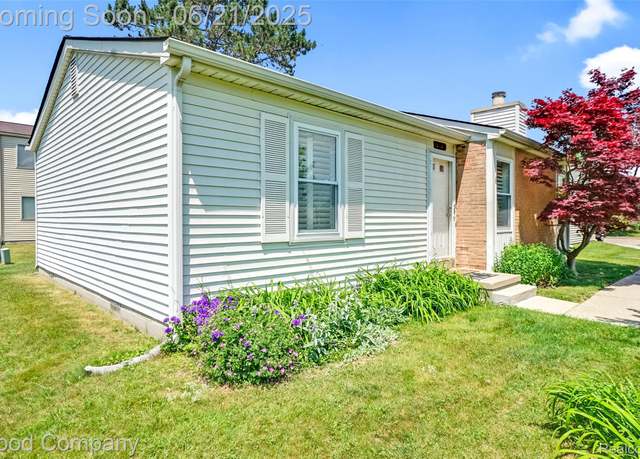 Property at 2826 Roundtree Dr, Troy, MI 48083, 2 beds, 1 bath