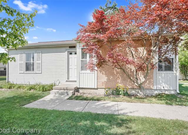 Property at 2826 Roundtree Dr, Troy, MI 48083, 2 beds, 1 bath