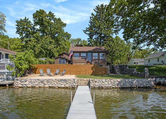 Property at 146 Crooked Lake Dr W, Kalamazoo, MI 49009, 2 beds, 2 baths