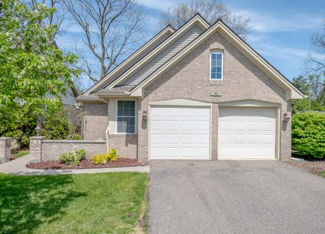 Property at 902 Whisperwood Dr, Fenton, MI 48430, 2 beds, 2 baths