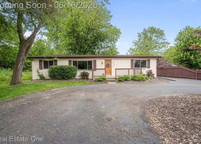 Property at 20558 Meridian Rd, Grosse Ile, MI 48138, 3 beds, 2 baths