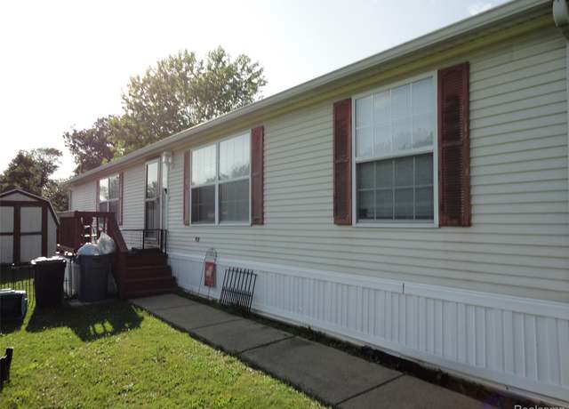 Property at 453 Glencoe Dr, Temperance, MI 48182, 4 beds, 2 baths