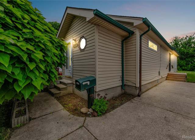 Property at 25044 Comfort, Center Line, MI 48015, 3 beds, 2 baths