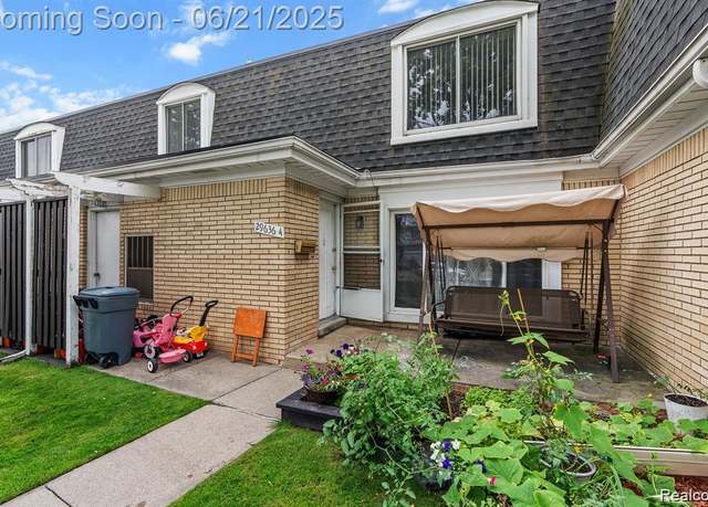 Property at 29636 City Center Dr, Warren, MI 48093, 2 beds, 1.5 baths