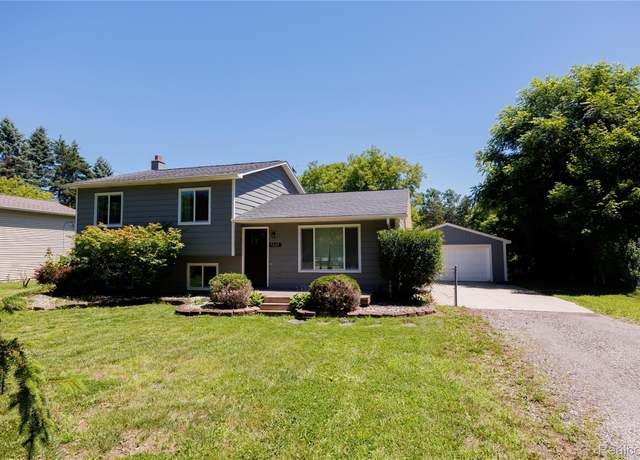 Property at 9420 Denton Hill Rd, Fenton, MI 48430, 3 beds, 1 bath