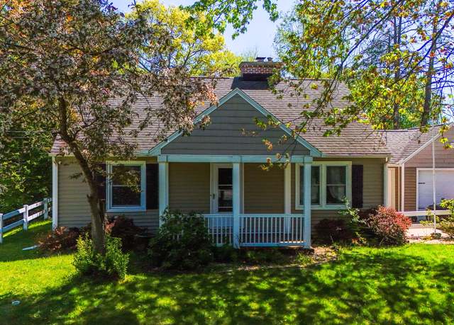 Property at 3129 S 11th St, Kalamazoo, MI 49009, 3 beds, 1 bath