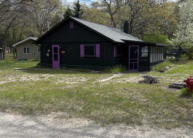 Property at 1045 S 11th St, Au Gres, MI 48703, 2 beds, 1 bath