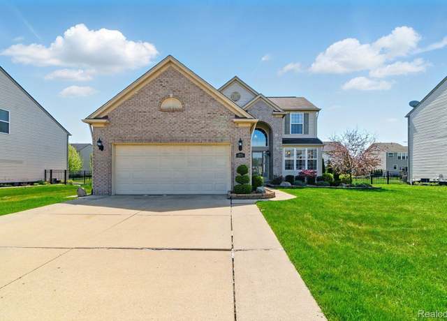 Property at 19092 Hazelton Dr, Macomb, MI 48042, 3 beds, 2.5 baths