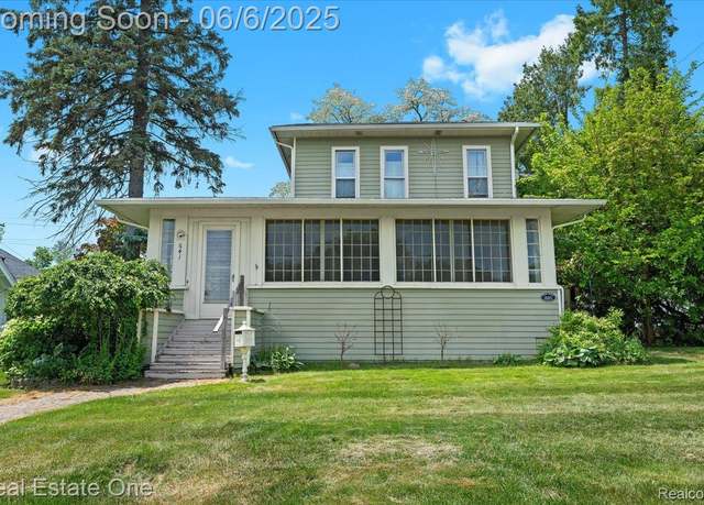 Property at 641 Union St, Milford, MI 48381, 4 beds, 2 baths