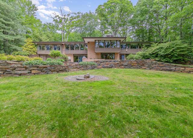 Property at 393 Hiawatha Dr, Mt Pleasant, MI 48858, 4 beds, 3.5 baths