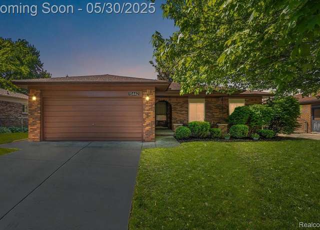 Property at 15442 Lincolnshire Ln, Fraser, MI 48026, 3 beds, 2 baths