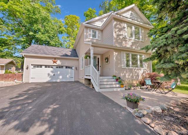 Property at 737 Camilla Blvd, Lake Orion, MI 48362, 3 beds, 2.5 baths