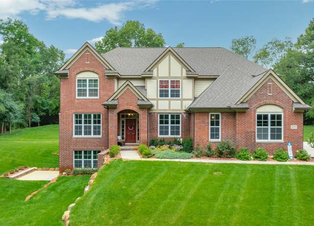 Property at 30158 Rosemond Ct, Franklin Village, MI 48025, 4 beds, 3.5 baths