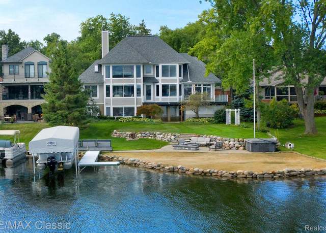 Property at 826 Wolverine Dr, Wolverine Lake, MI 48390, 4 beds, 3.5 baths