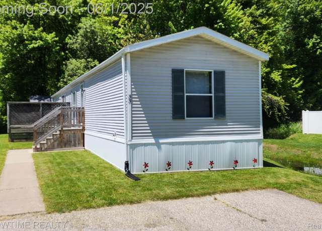 Property at 3730 Lapeer Rd, Port Huron, MI 48060, 3 beds, 1 bath