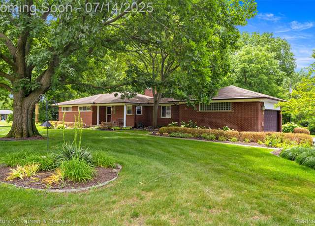Property at 35209 Dewberry St, Farmington, MI 48331, 3 beds, 2 baths