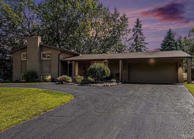 Property at 6507 Amy Dr, Clarkston, MI 48348, 3 beds, 2.5 baths