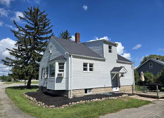 Property at 3715 Shattuck Rd, Saginaw Charter Township, MI 48603, 4 beds, 1 bath