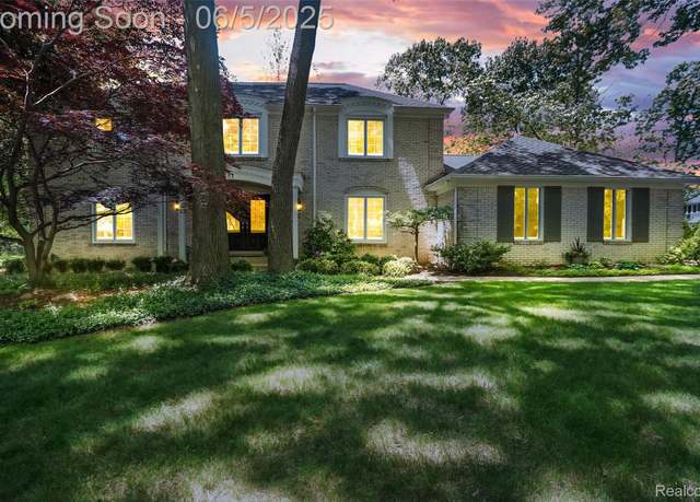 Property at 5693 Hunters Gate Dr, Troy, MI 48098, 4 beds, 3 baths