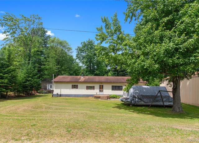 Property at 4175 Cherokee St, Gladwin, MI 48624, 3 beds, 1 bath