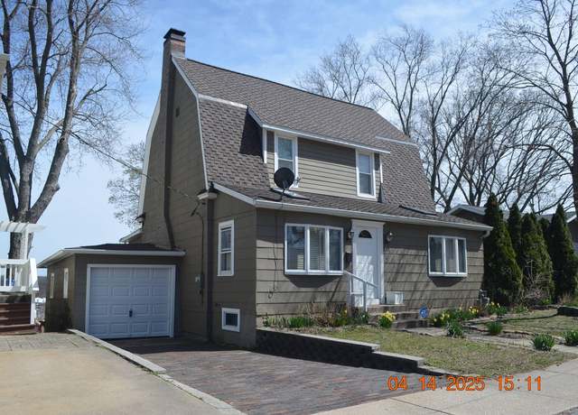Property at 1511 Bernice Ave, St Joseph, MI 49085, 2 beds, 1.5 baths